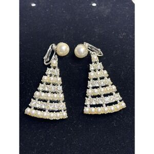 SARAH COVENTRY Earings RARE Auth VINTAGE Pearl & Gold tone Clip on